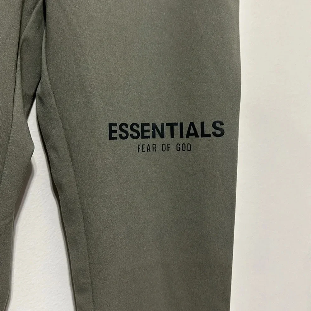 Essentials - Picture 4 of 8